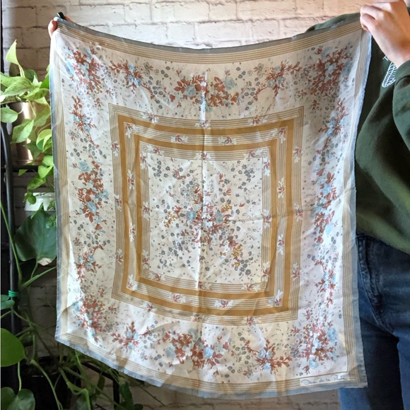 Oscar de la Renta Accessories - Vintage Oscar De La Renta Silk Scarf
